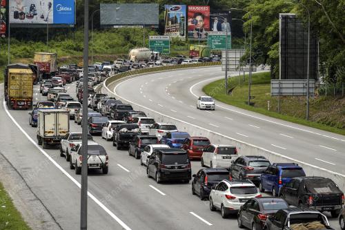 TINJAUAN ALIRAN TRAFIK DI PLAZA TOL GOMBAK