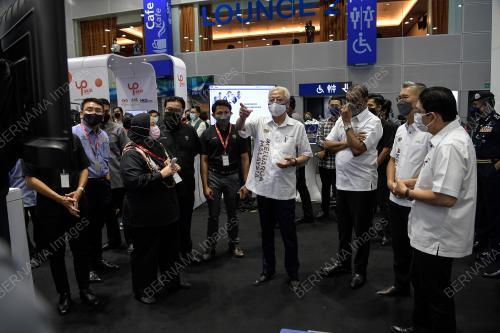 DATUK SERI ISMAIL SABRI YAAKOB
