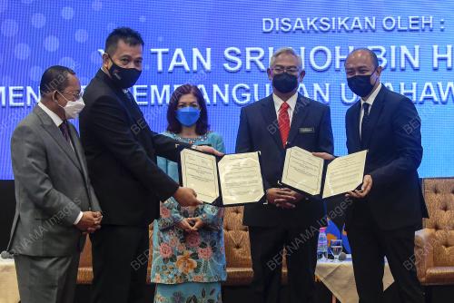 TAN SRI NOH OMAR