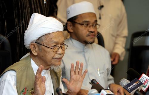 NIK ABDUL AZIZ NIK MAT