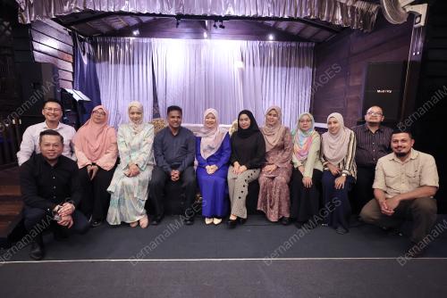 FADHLINA SIDEK