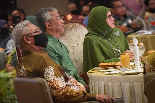 AL-SULTAN ABDULLAH RI'AYATUDDIN AL-MUSTAFA BILLAH SHAH