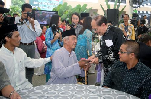 DR RAIS YATIM