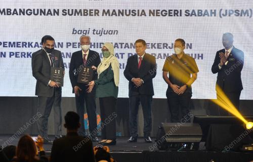 DATUK SERI ISMAIL SABRI YAAKOB