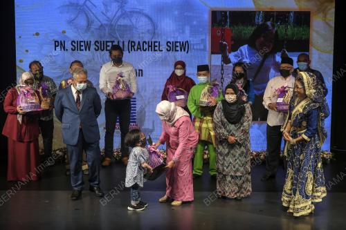 DATUK SERI NANCY SHUKRI