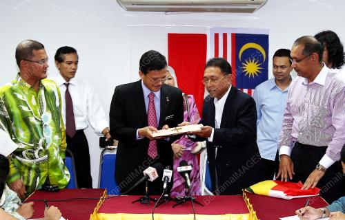 RAJA NONG CHIK ZAINAL ABIDIN