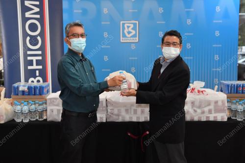 PENYERAHAN TAJAAN MAKANAN DRB-HICOM