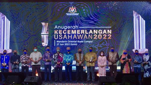 DATUK SERI ISMAIL SABRI YAAKOB