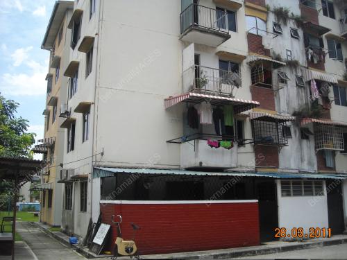 FLAT PKNS MENAMBAT HATI PENDUDUK