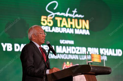 DATUK SERI MAHDZIR KHALID