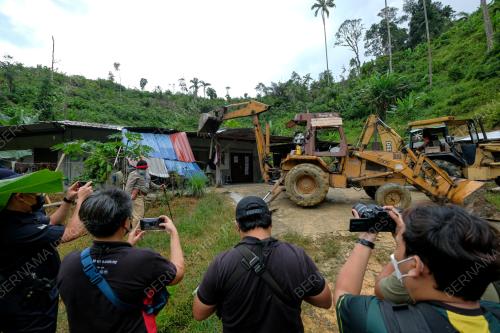 KAWASAN TEROKA DI DALAM HUTAN SIMPAN