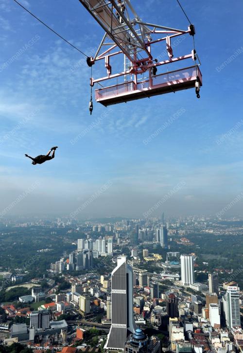 KL47_29092012_BASE_JUMP7