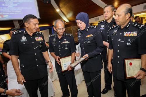KL47_29092016_POLIS