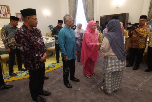 AL-SULTAN ABDULLAH RI'AYATUDDIN AL-MUSTAFA BILLAH SHAH