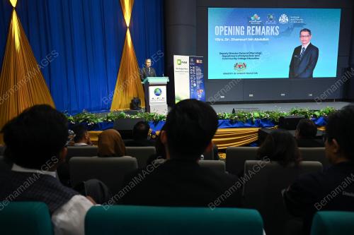 DR SHAMSURI ABDULLAH
