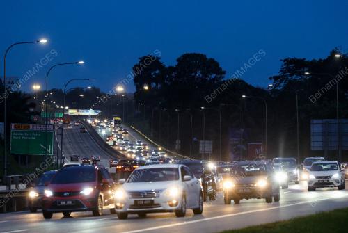 ALIRAN TRAFIK MENGHALA PUSAT BANDAR