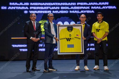 FAM AND WARNER MUSIC SIGNING CEREMONY