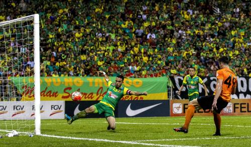 KL48_02122015_TM_BOLA