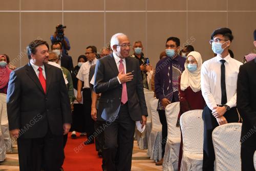 DATUK SERI MAHDZIR KHALID