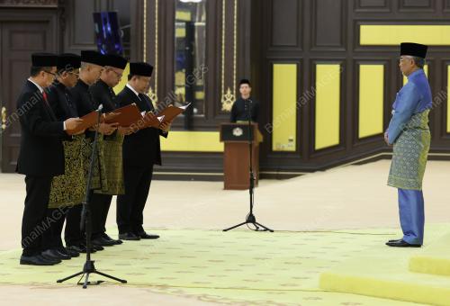 AL-SULTAN ABDULLAH RI'AYATUDDIN AL-MUSTAFA BILLAH SHAH