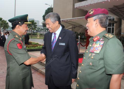KL48_04092012_MINDEF