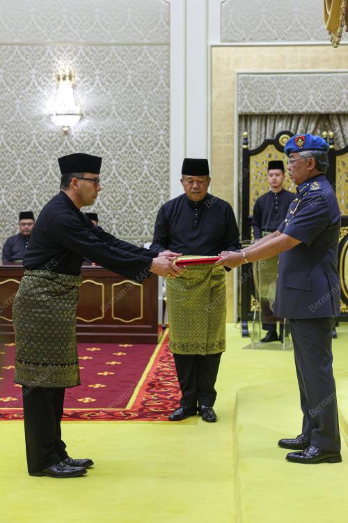 AL- SULTAN ABDULLAH RI'AYATUDDIN AL-MUSTAFA BILLAH SHAH