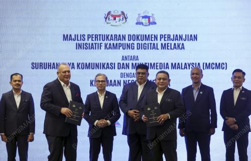 FAHMI FADZIL