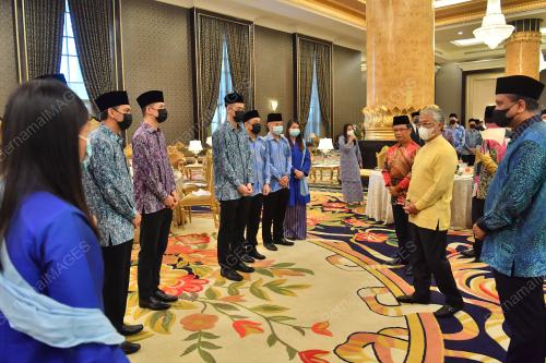 AL-SULTAN ABDULLAH RI'AYATUDDIN AL-MUSTAFA BILLAH SHAH