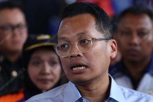 NIK NAZMI NIK AHMAD