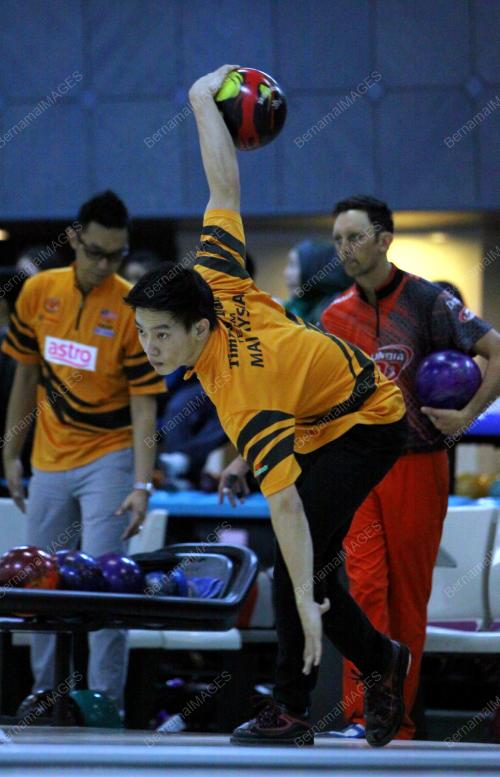 KL48_09052014_BOWLING