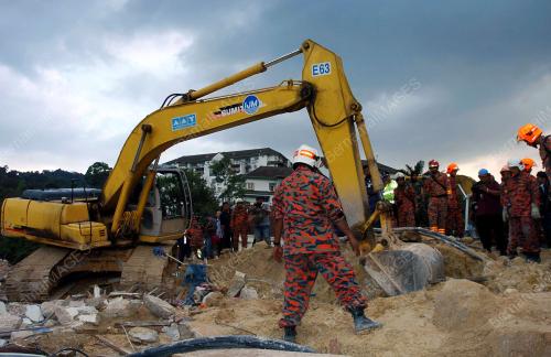TANAH RUNTUH BUKIT ANTARABANGSA