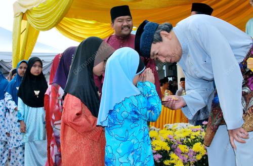 SULTAN SHARAFUDDIN IDRIS SHAH