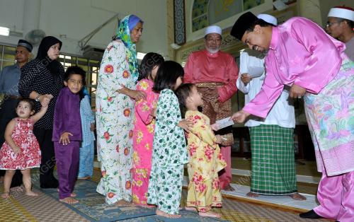 KL48_11082012_BANTUAN_RAYA
