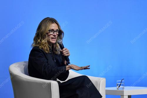 JULIA ROBERTS