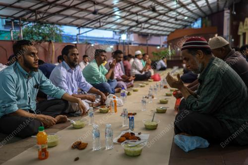 MASJID INDIA BERBUKA PUASA