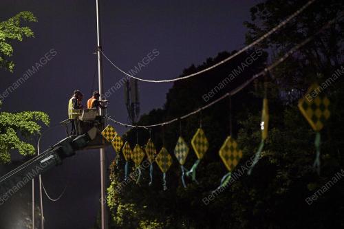 PERHIASAN LAMPU RAYA