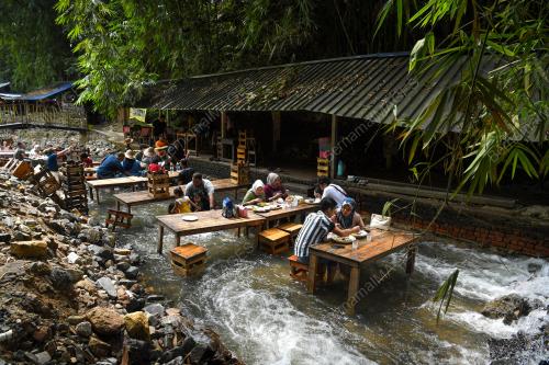 CUTI HUJUNG MINGGU