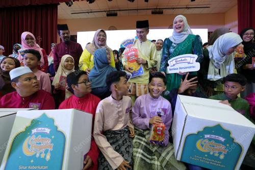 FAHMI FADZIL