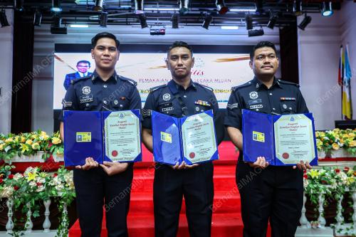 MAJLIS PEMAKAIAN PANGKAT SECARA MEDAN DAN POSTHUMOUS