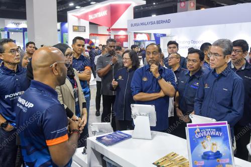 DATUK SERI DR ZAMBRY ABDUL KADIR