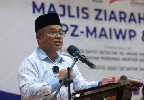 SENATOR DATUK DR MOHD NA'IM MOKHTAR