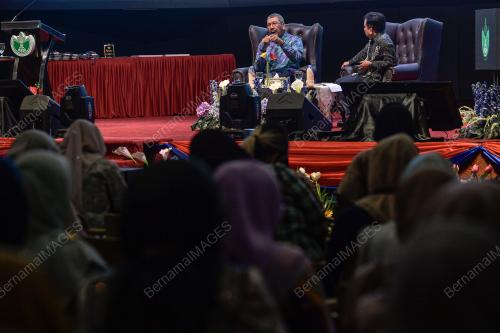 TAN SRI WAN AHMAD DAHLAN ABDUL AZIZ