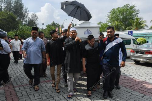 KL48_16052018_MASJID_BN201805158623