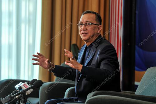 DATUK DR AMIN SENIN