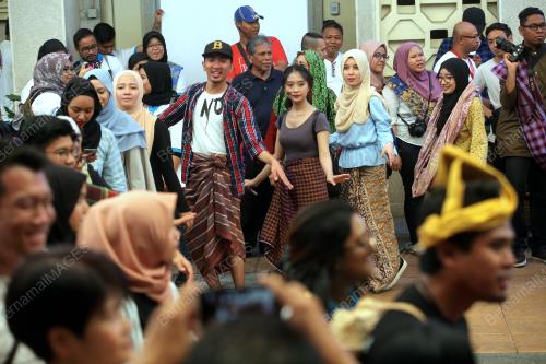 KL48_16092017_PROGRAM_SARONG