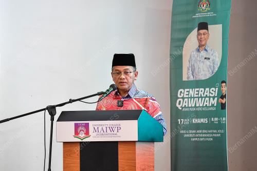 DATUK DR MOHD NA'IM MOKHTAR