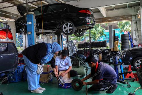 TINJAUAN BENGKEL KERETA SEMPENA HARI RAYA