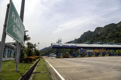 TINJAUAN ALIRAN TRAFIK DI PLAZA TOL GOMBAK