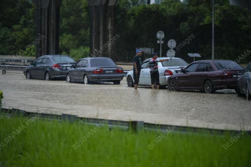 TINJAUAN BANJIR DI LEBUHRAYA PERSEKUTUAN