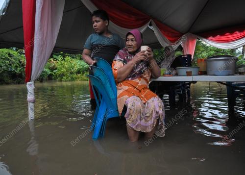TINJAUAN BANJIR DI KAMPUNG KERDAS
